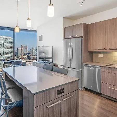 Landing - Modern With Amazing Amenities Chicago