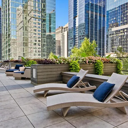 Loop W Gym Pool Lounge 1 Block From L Chi-694 *