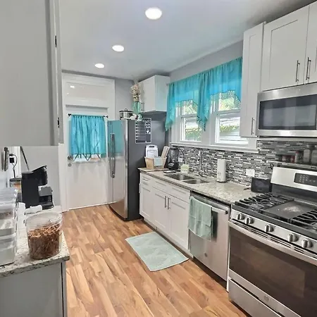 Historic -style Bungalow *