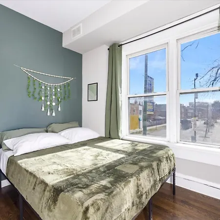 Tropical - 3 Bedrooms *