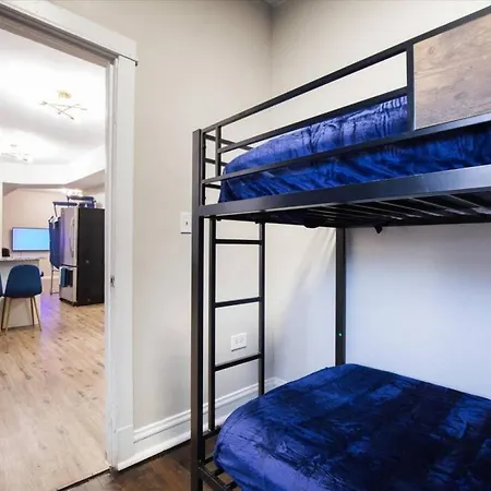 Large 3 Bedroom 12 Minutes To Downtown - Games Chicago