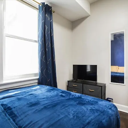 Large 3 Bedroom 12 Minutes To Downtown - Games * Chicago