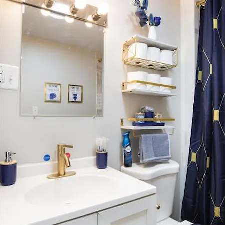 Large 3 Bedroom 12 Minutes To Downtown - Games