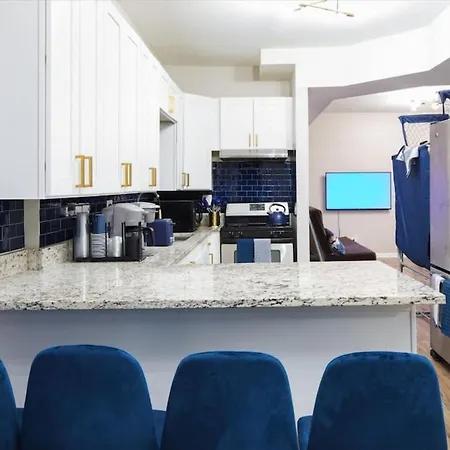 Large 3 Bedroom 12 Minutes To Downtown - Games * Chicago