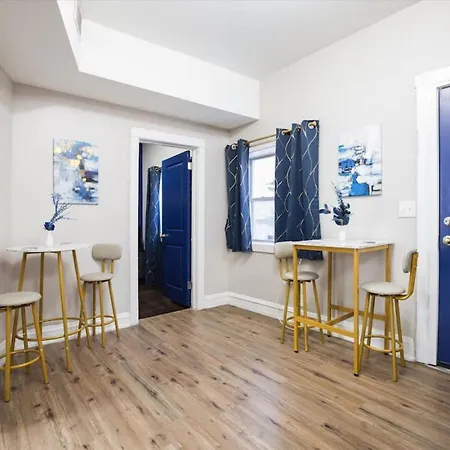 Large 3 Bedroom 12 Minutes To Downtown - Games Apartment *