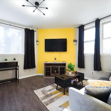 Cute 2 Bedrooms - 12 Min From Downtown Chicagi Apartment *