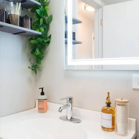 Cute 2 Bedrooms - 12 Min From Downtown Chicagi *