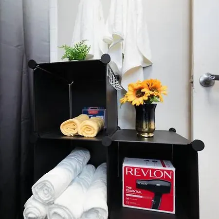 Cute 2 Bedrooms - 12 Min From Downtown Chicagi Chicago