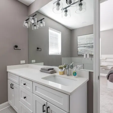 Kenwood Apartments, Downtown Hyde Park Homestay *