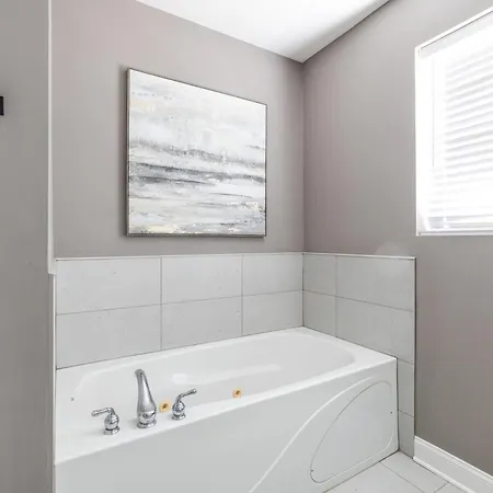 Kenwood Apartments, Downtown Hyde Park Homestay *
