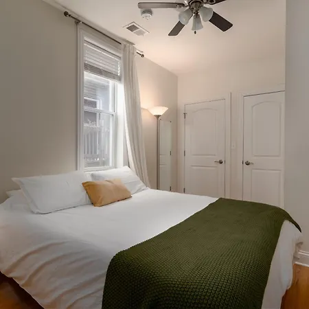 East Village 2br Modern H1 Apartment Chicago