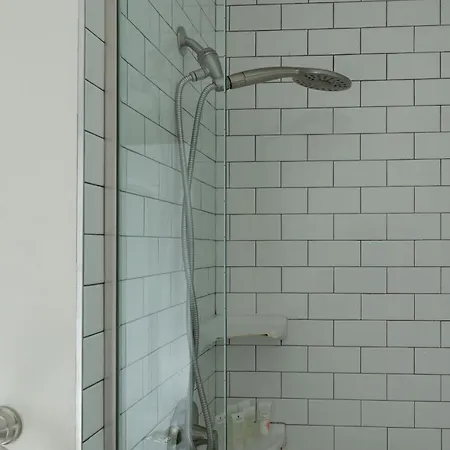 East Village 2br Modern H1 Apartment *