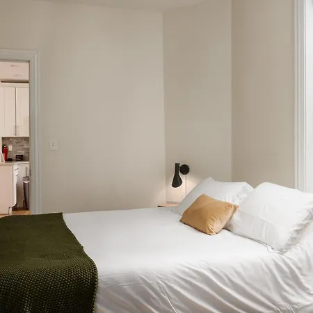 East Village 2br Modern H1 Apartment Chicago