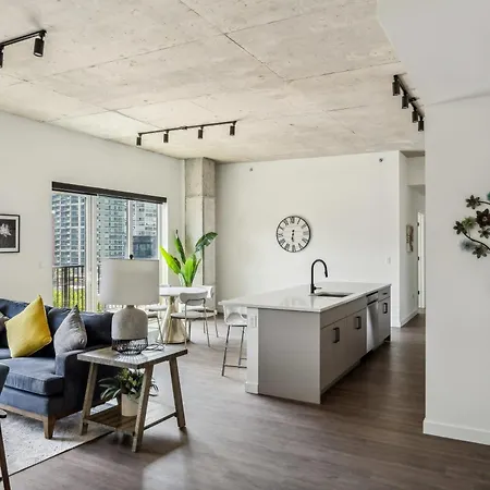 3br Luxury Modern Apartment Chicago
