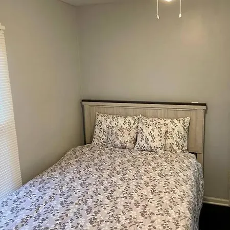 Holiday home Beautiful 4 Bedroom 2 Bath Home, Peaceful,relaxing Chicago
