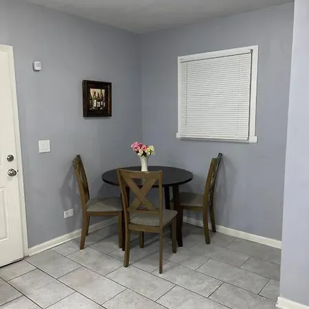 Beautiful 4 Bedroom 2 Bath Home, Peaceful,relaxing Holiday home *