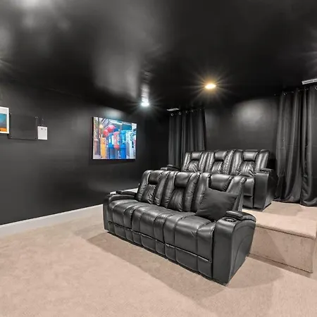 Luxury Retreat With Theater Holiday home *
