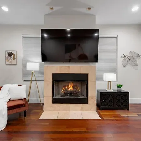 Luxury Retreat With Theater Holiday home *