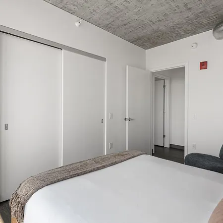 Fulbrix Bright Designer With West Loop Views Apartment