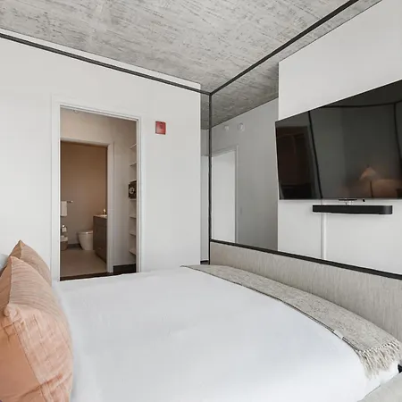 Fulbrix Bright Designer With West Loop Views Apartment Chicago