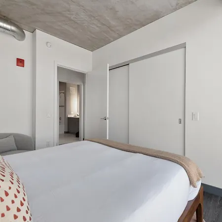 Fulbrix Bright Designer With West Loop Views Apartment Chicago
