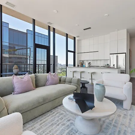 Avra Stylish Prime West Loop Location Near Union Park *