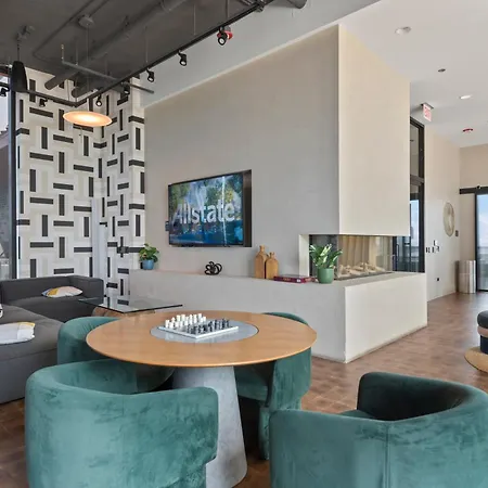 Avra Stylish Prime West Loop Location Near Union Park Apartment