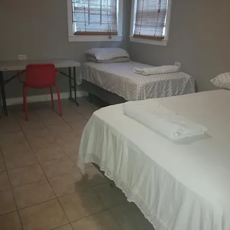 8100 Happy Homestay