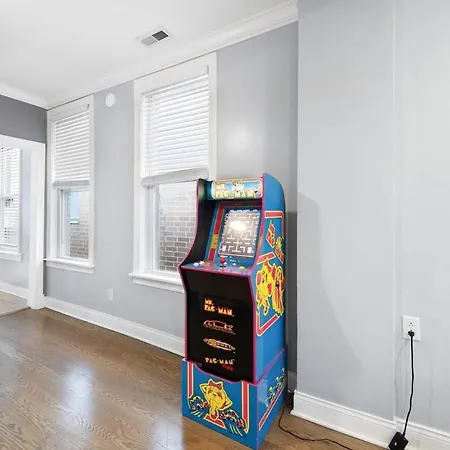 Stylish 2br Urban Retreat In River West