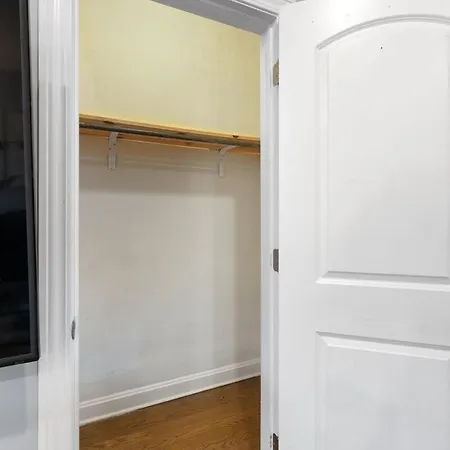Stylish 2br Urban Retreat In River West