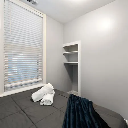 Stylish 2br Urban Retreat In River West *
