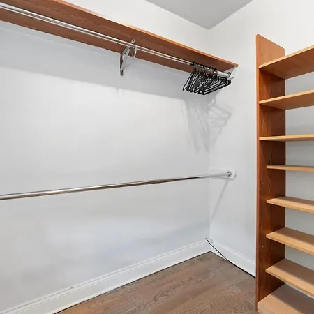 Stylish 2br Urban Retreat In River West Chicago