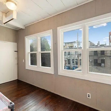 Stylish 2br Urban Retreat In River West Apartment