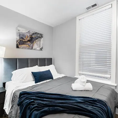 Stylish 2br Urban Retreat In River West *