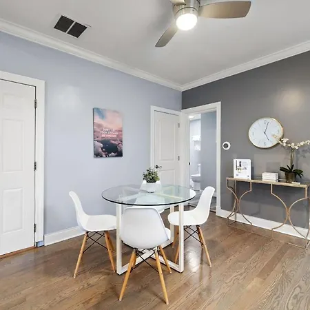 Stylish 2br Urban Retreat In River West Apartment