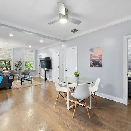 Stylish 2br Urban Retreat In River West Apartment