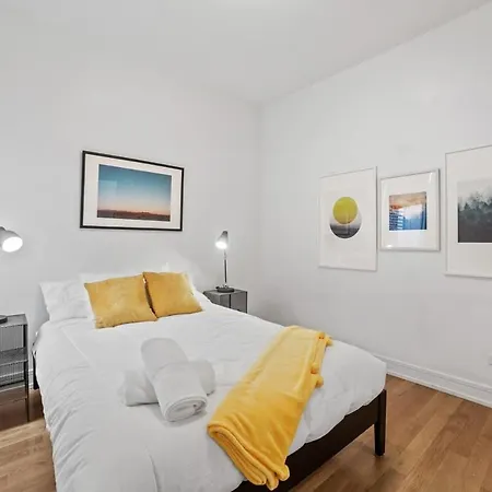 4-bedroom Luxury With Rooftop & Skyline Views
