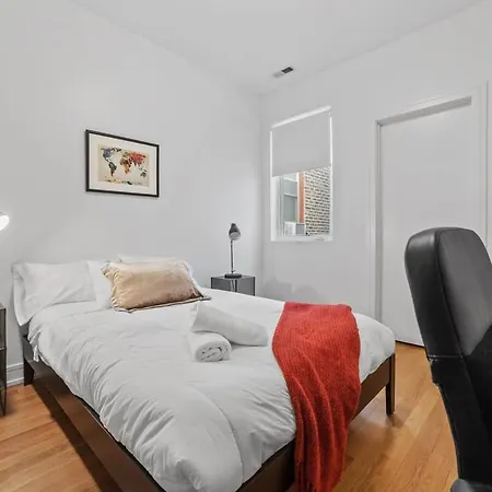 Apartment 4-bedroom Luxury With Rooftop & Skyline Views *
