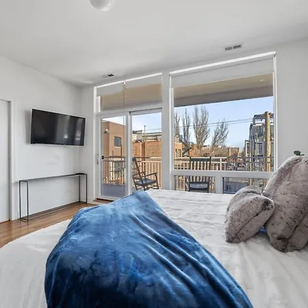 4-bedroom Luxury With Rooftop & Skyline Views Apartment *