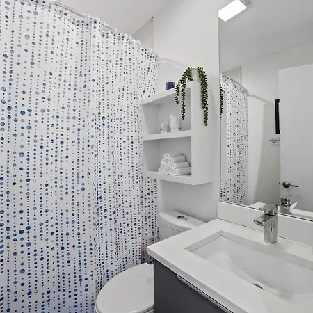 4-bedroom Luxury With Rooftop & Skyline Views Apartment