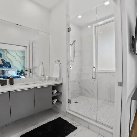 Apartment 4-bedroom Luxury With Rooftop & Skyline Views
