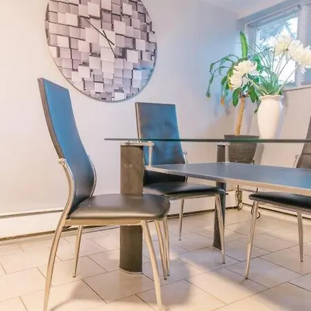 Midway Airport 2 Bedroom With Full Kitchen Apartment Chicago