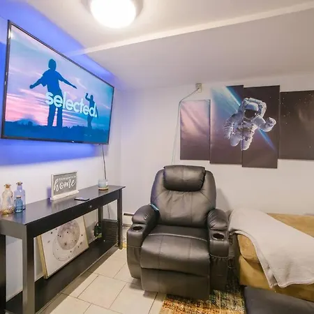 Midway Airport 2 Bedroom With Full Kitchen *