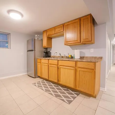 Midway Airport 2 Bedroom With Full Kitchen Apartment