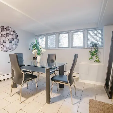 Midway Airport 2 Bedroom With Full Kitchen Apartment *