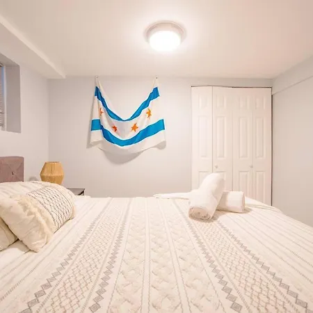 Midway Airport 2 Bedroom With Full Kitchen Apartment *
