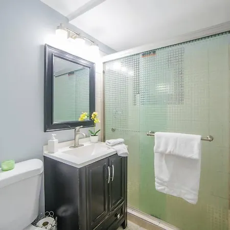 Midway Airport 2 Bedroom With Full Kitchen Chicago