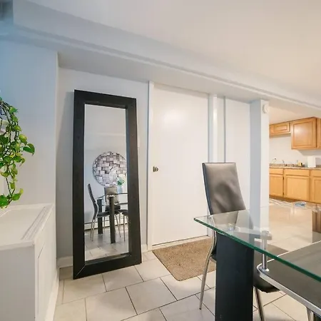 Midway Airport 2 Bedroom With Full Kitchen * Chicago
