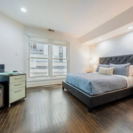 Gold Coast Next To Oak Street Apartment Chicago