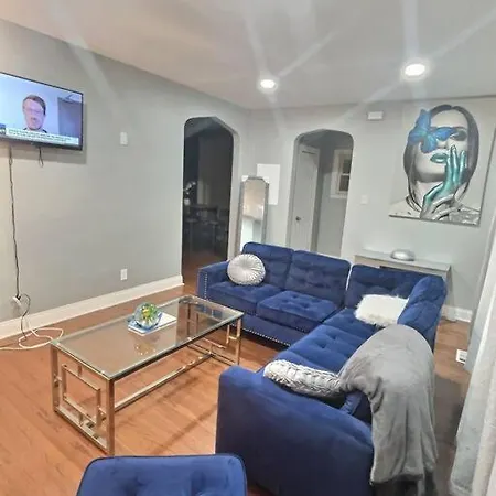 Historic -style Bungalow *